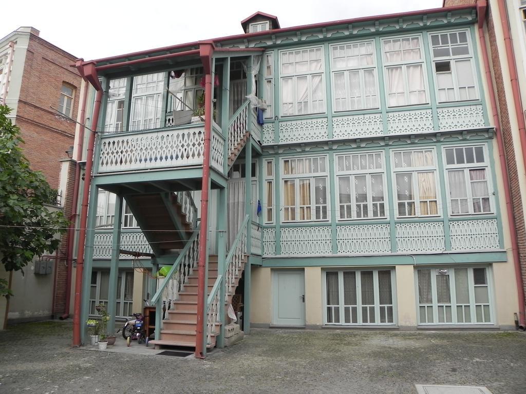 טביליסי Old Yard Guest House מראה חיצוני תמונה