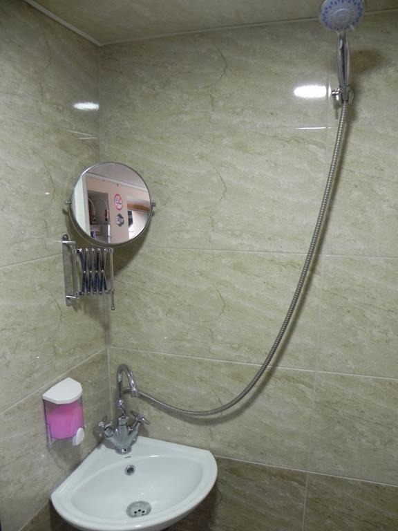 טביליסי Old Yard Guest House מראה חיצוני תמונה